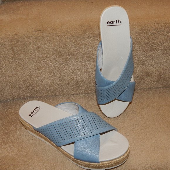NEW EARTH Blue Modena Marigold Sandals sz 10 M - Picture 2 of 2